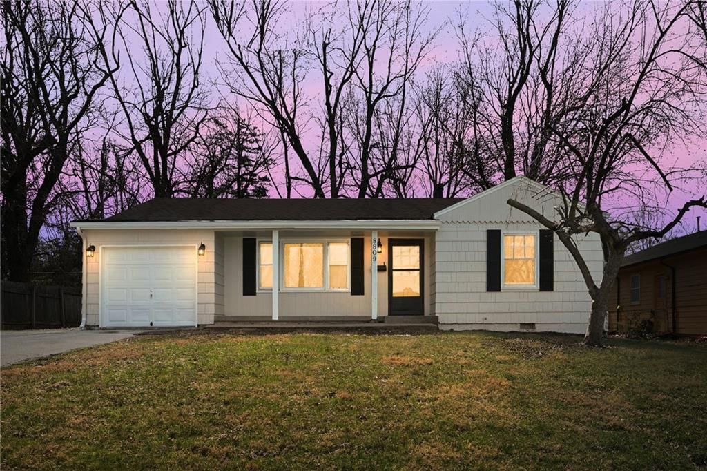 8809 E 73rd Street, Raytown, MO