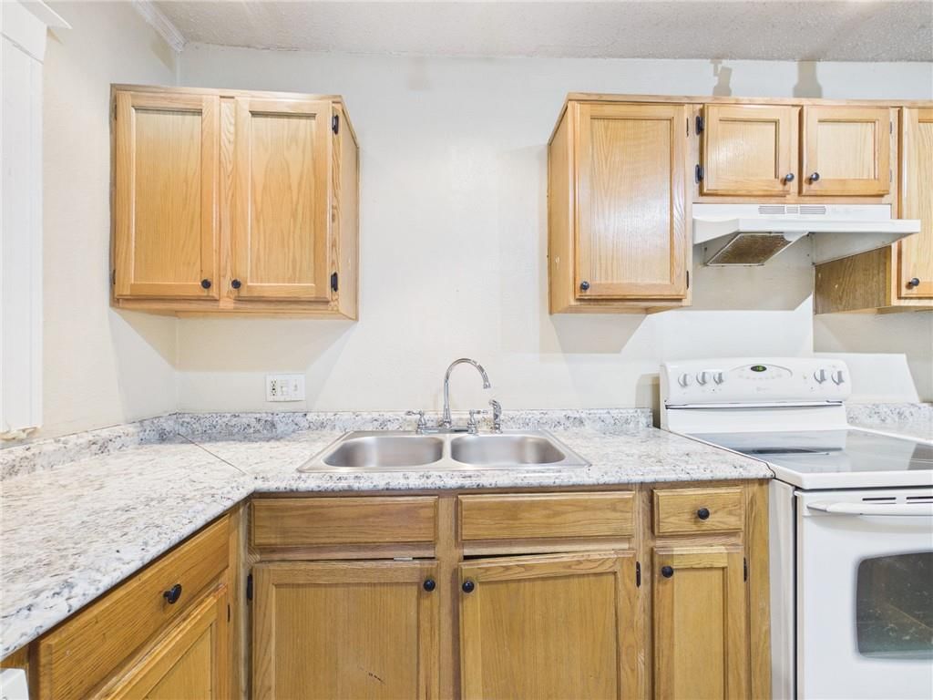 2424 Norton Avenue — photo 8