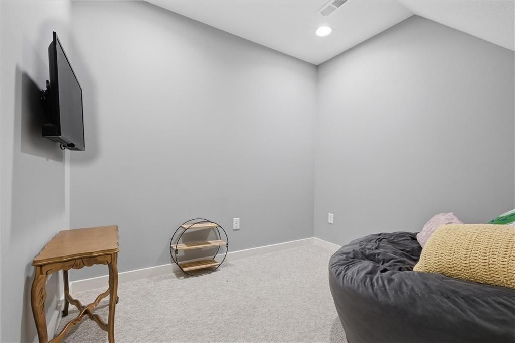 Photo 27 of 52 - 3450 W 196th Street, Stilwell, KS 66085
