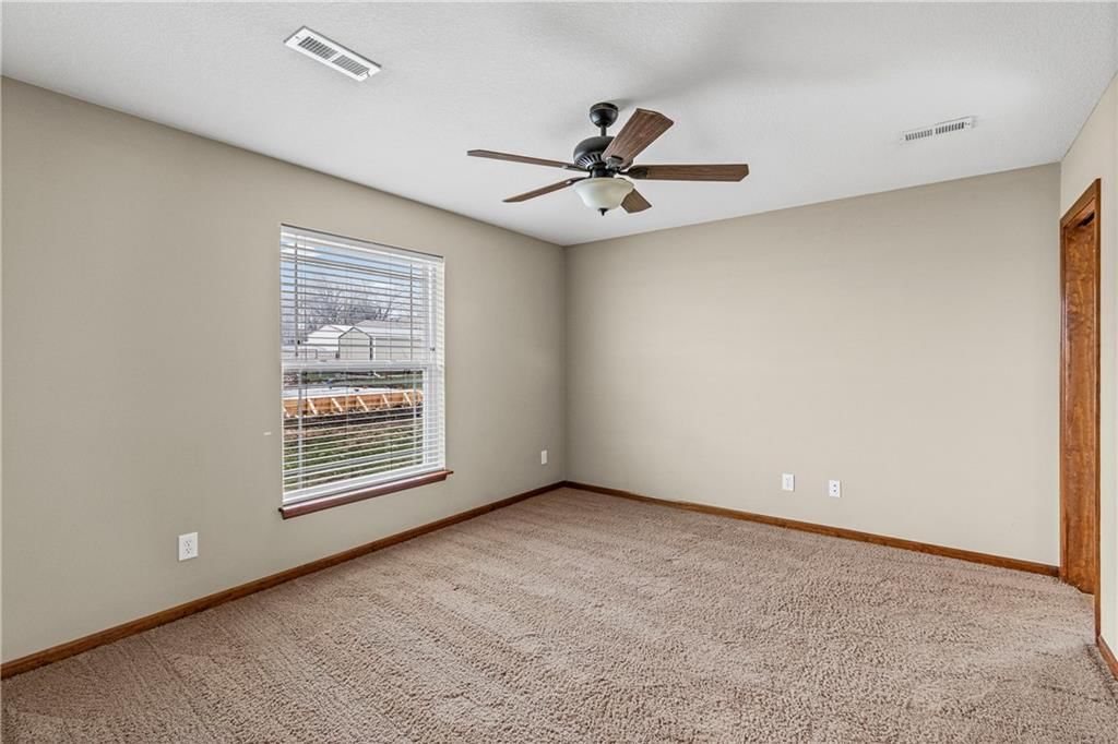 400 W Elm Street — photo 11