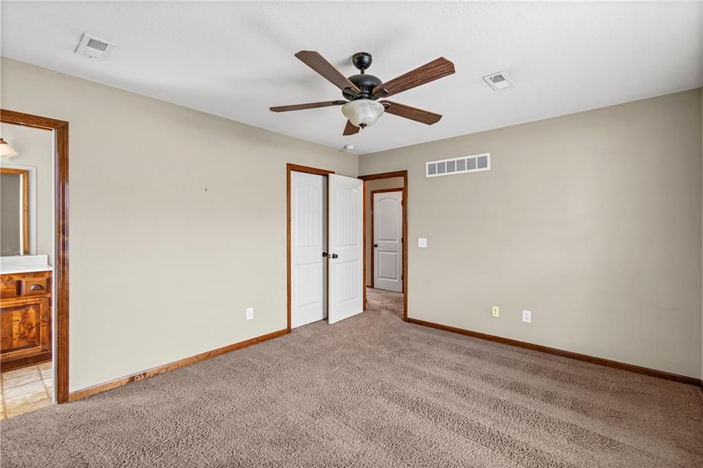 400 W Elm Street — photo 13