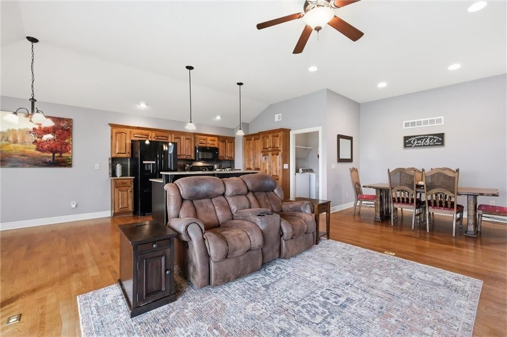 17743 S LAVERTY Street — photo 4