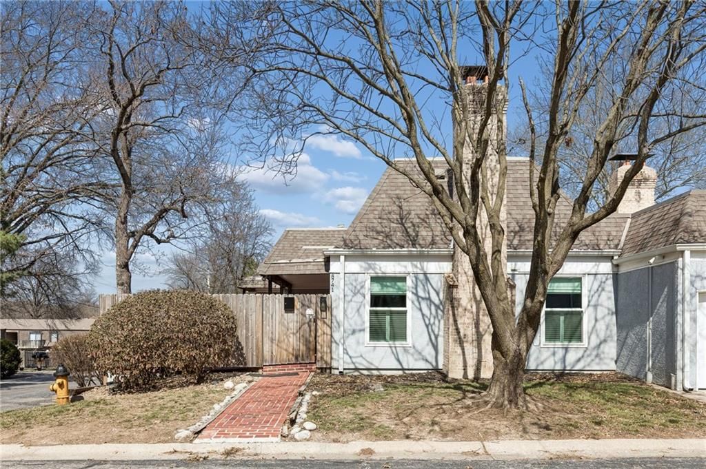 8741 Riggs Circle, Overland Park, KS