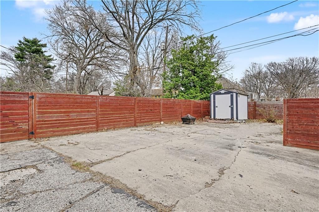 5645 Russell Street — photo 41