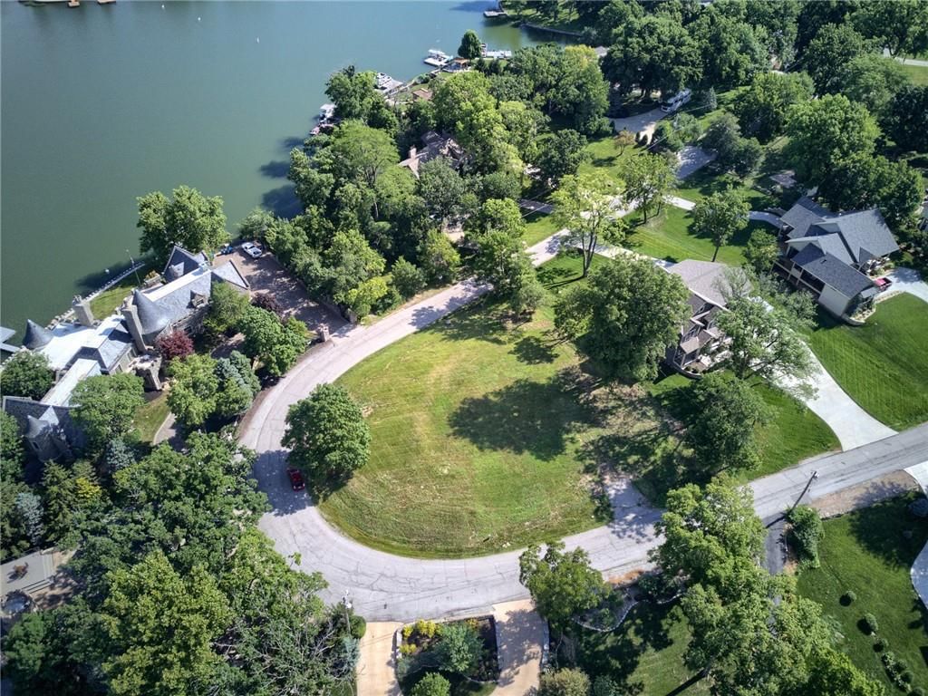 10006 NW 75th Street, Weatherby Lake, MO