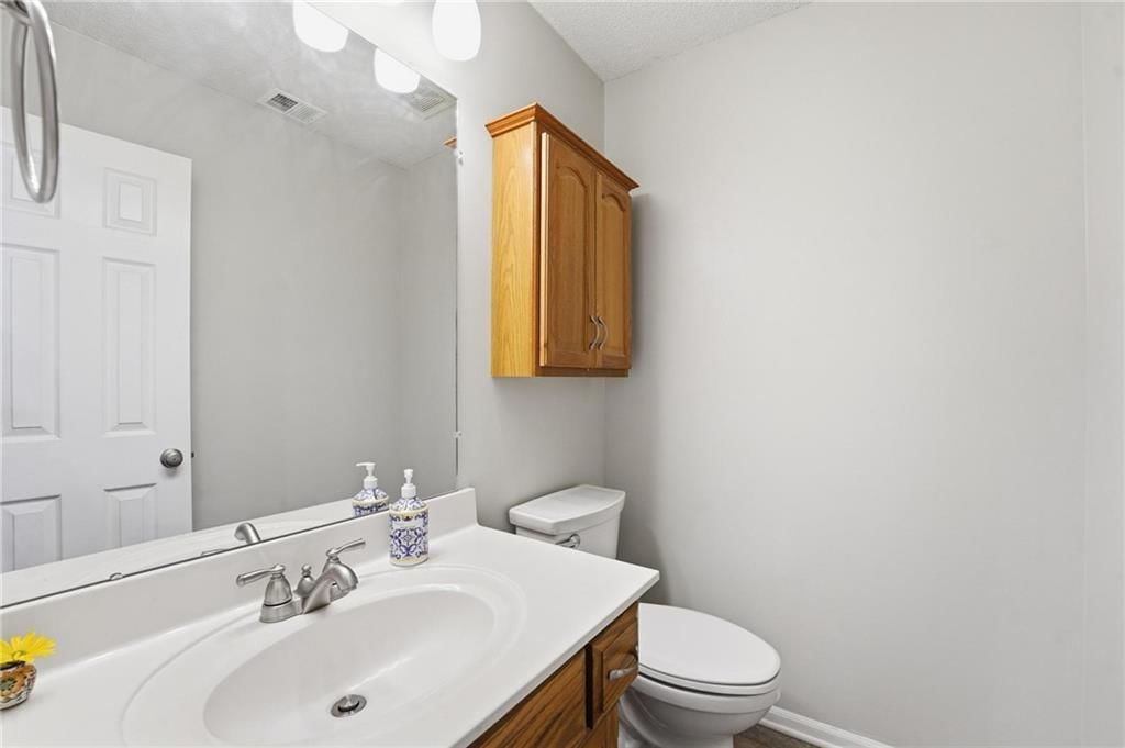 7328 N Oakland Avenue — photo 15