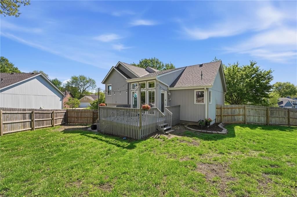 7328 N Oakland Avenue — photo 33