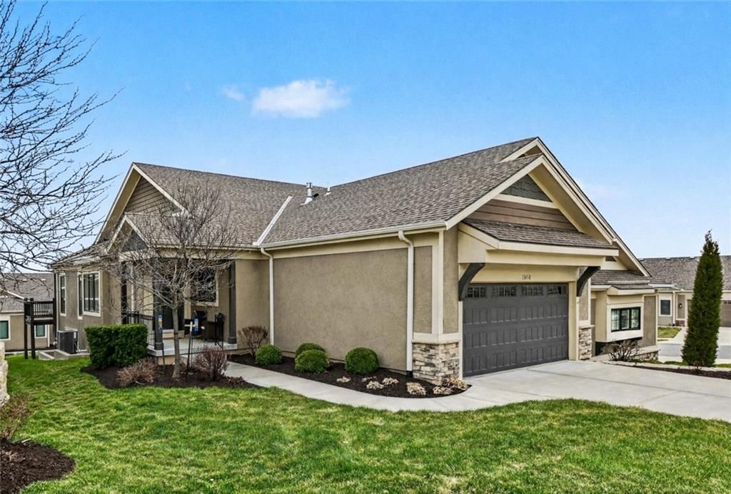 11458 S Waterford Drive, Olathe, KS