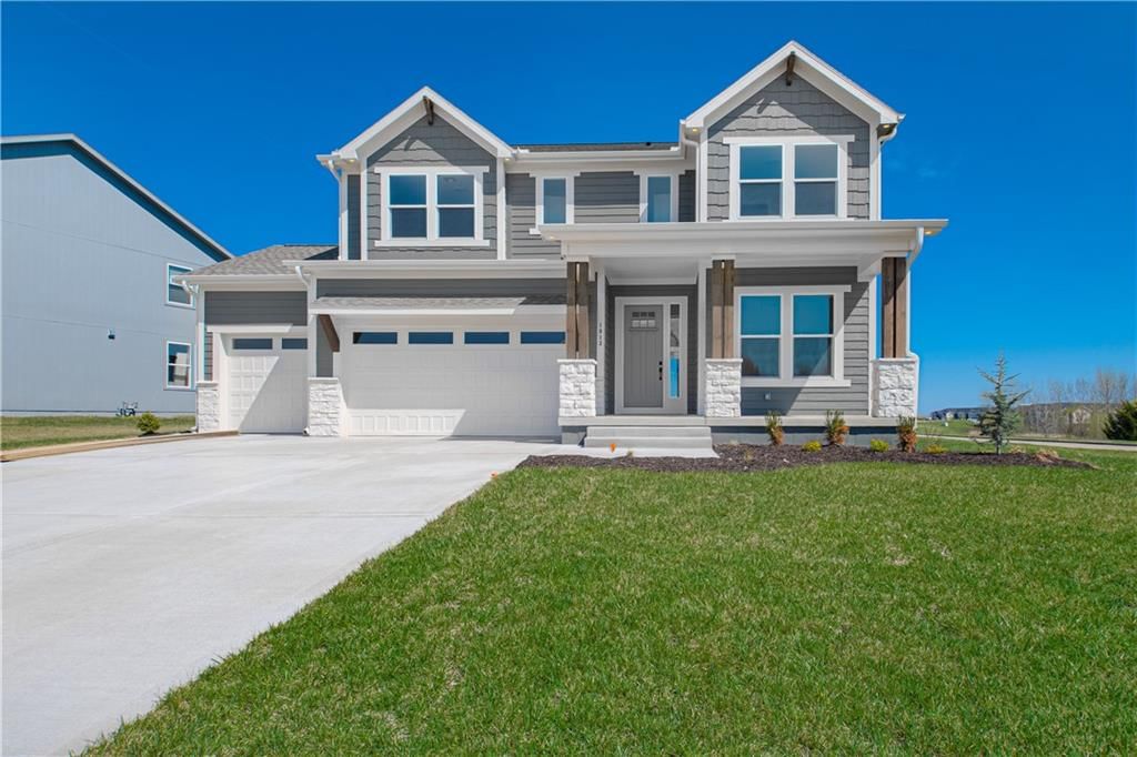 1813 SW Arbormist Drive, Lee's Summit, MO