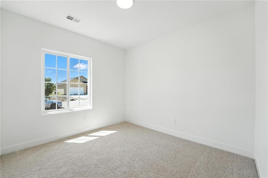 32734 W 176th Terrace — photo 4