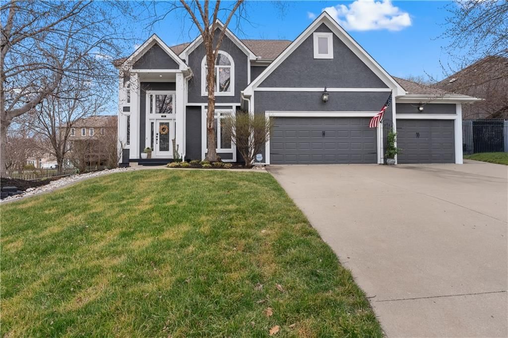 5715 NE SAPPHIRE Place, Lee's Summit, MO