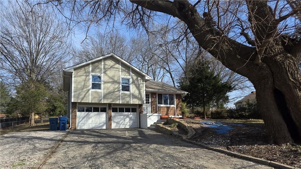 807 Conistor Lane, Liberty, MO