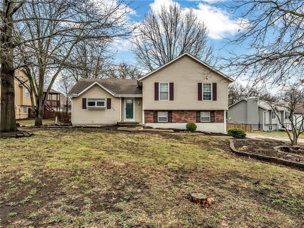 1302 Huntington Circle, Greenwood, MO