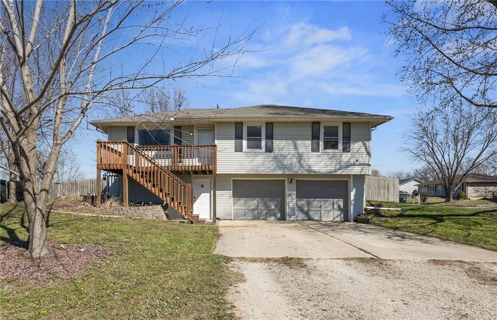 271 NW 75 Road, Centerview, MO