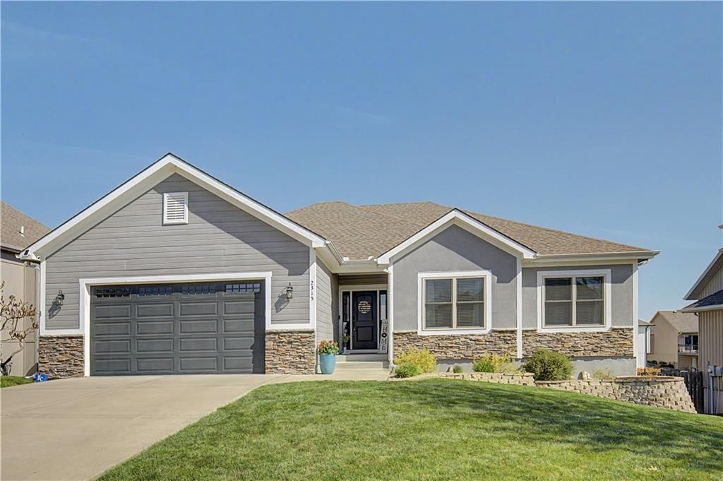2315 NW Hedgewood Drive, Grain Valley