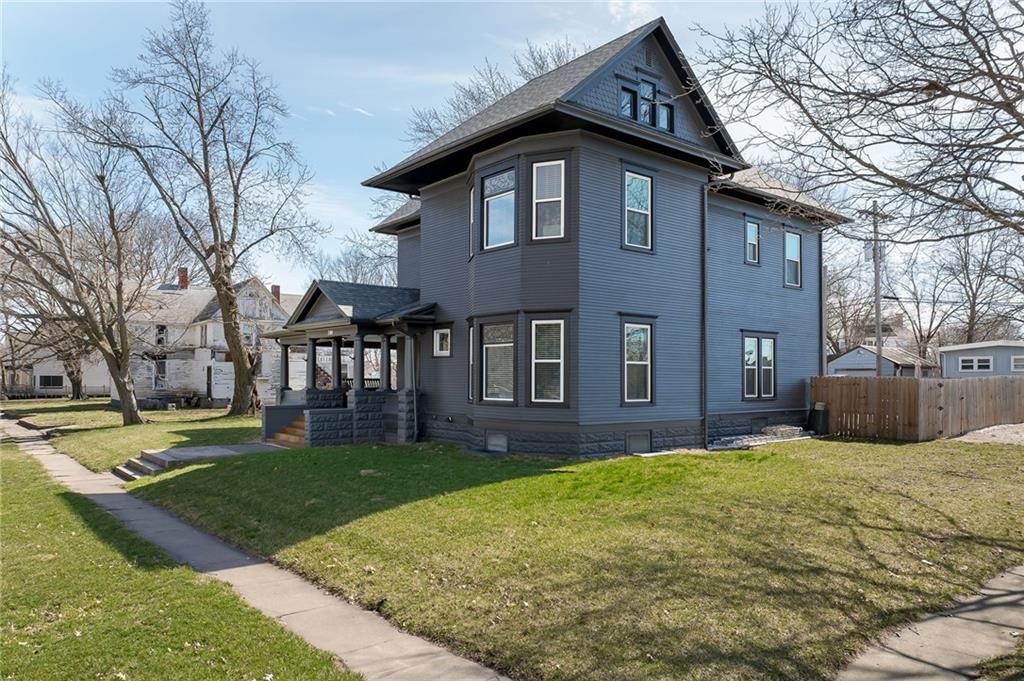 200 E Berry Street — photo 3
