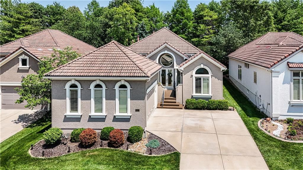 4517 NE Fairway Homes Drive, Lee's Summit, MO