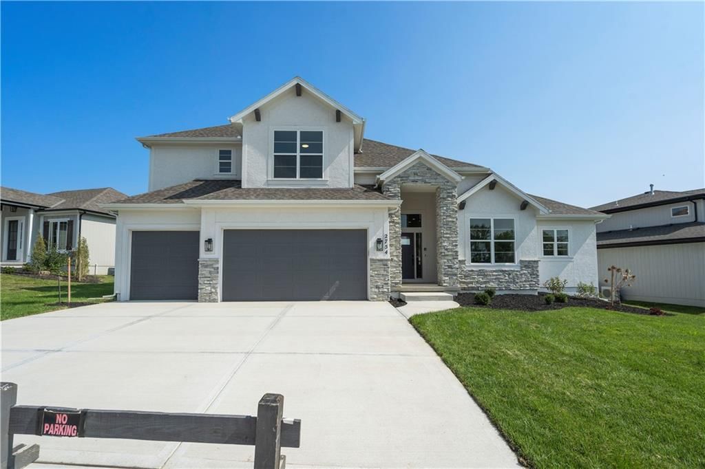 5788 NW Black Oak Court, Parkville, MO