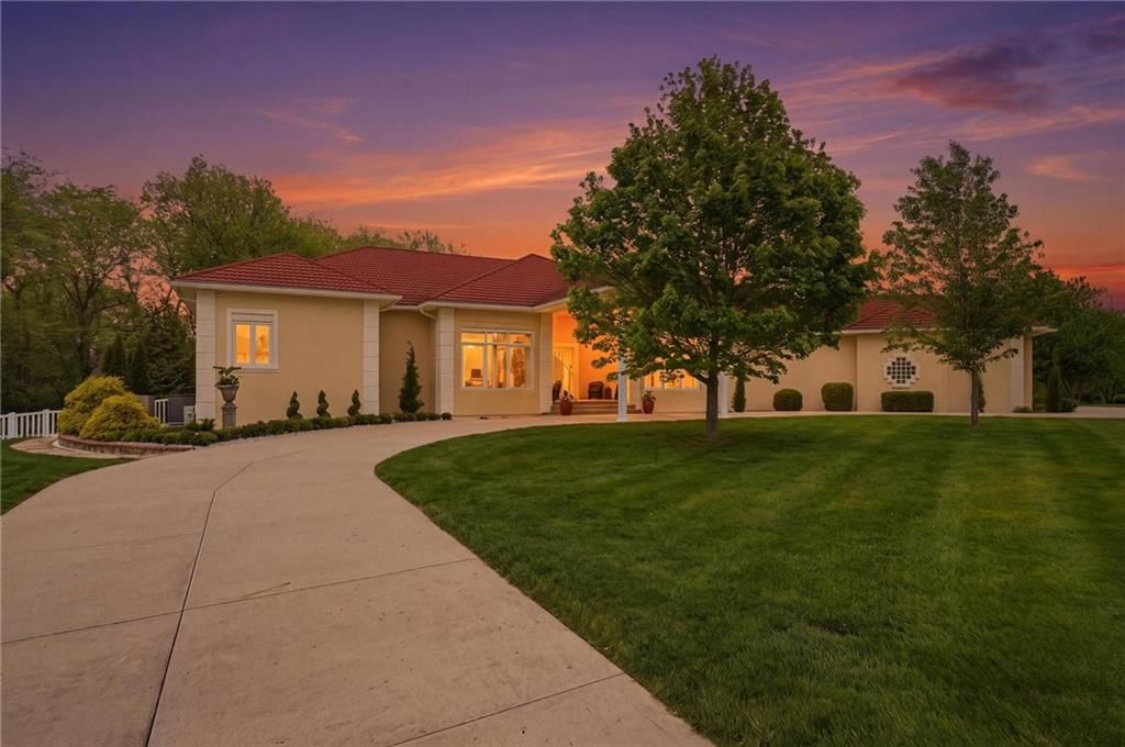 1107 SE Willow Place, Blue Springs