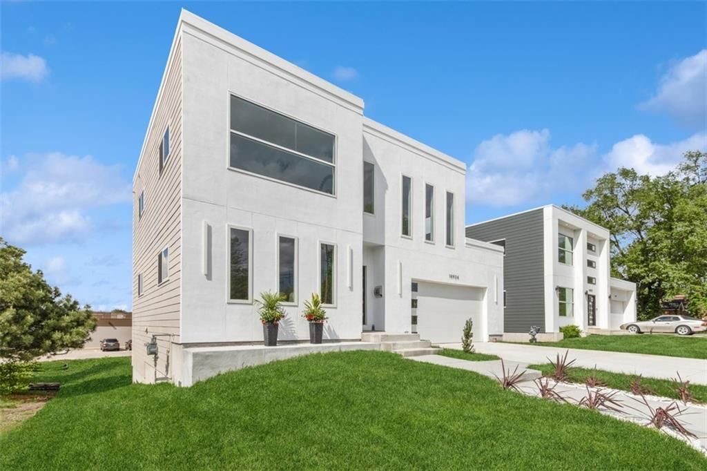 10924 W 67th Street — photo 2