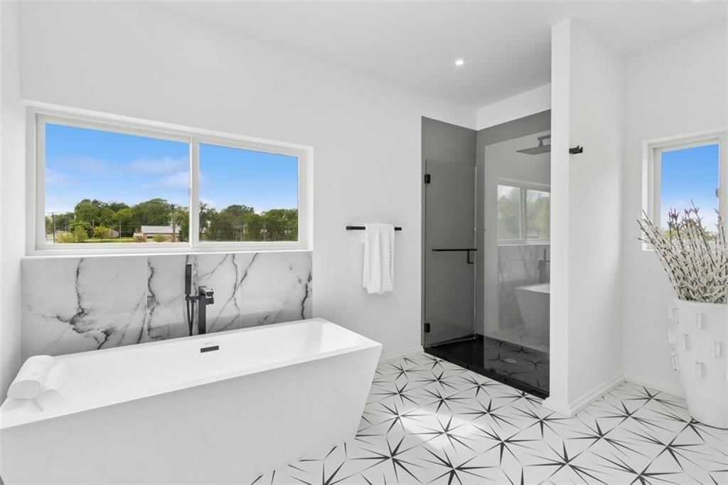 10924 W 67th Street — photo 18