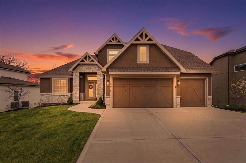 13475 Terrace Park Drive, Parkville, MO