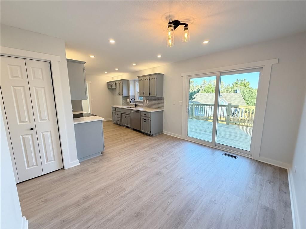 Photo 12 of 34 - 7115 N Corrington Avenue