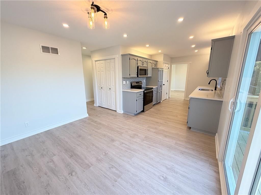 Photo 13 of 34 - 7115 N Corrington Avenue
