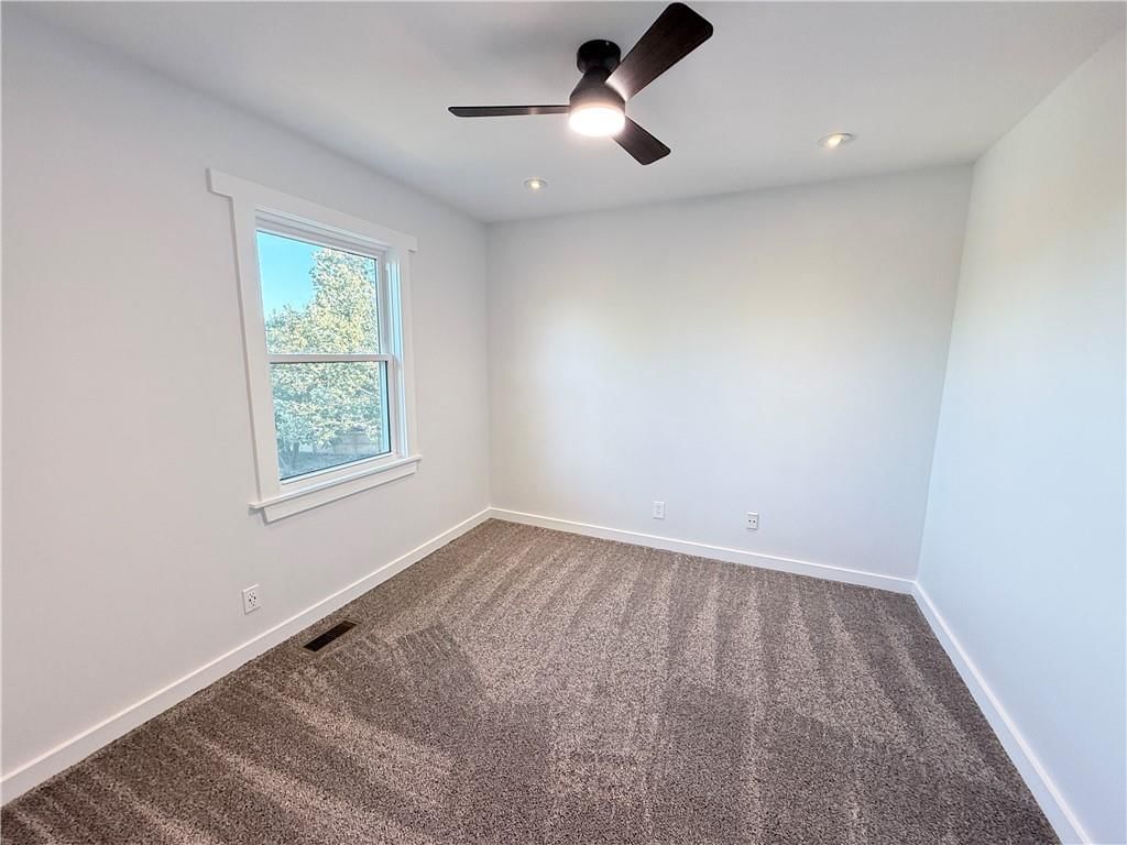 Photo 21 of 34 - 7115 N Corrington Avenue