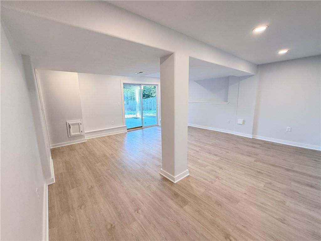 Photo 23 of 34 - 7115 N Corrington Avenue