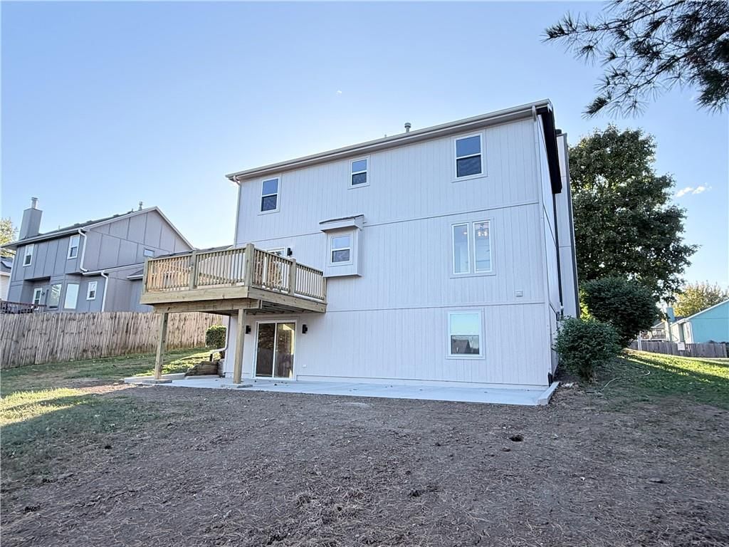 Photo 31 of 34 - 7115 N Corrington Avenue