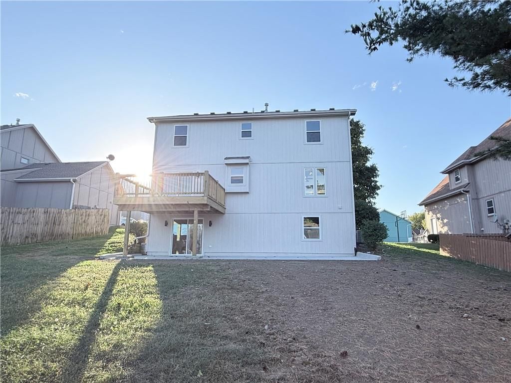 Photo 32 of 34 - 7115 N Corrington Avenue