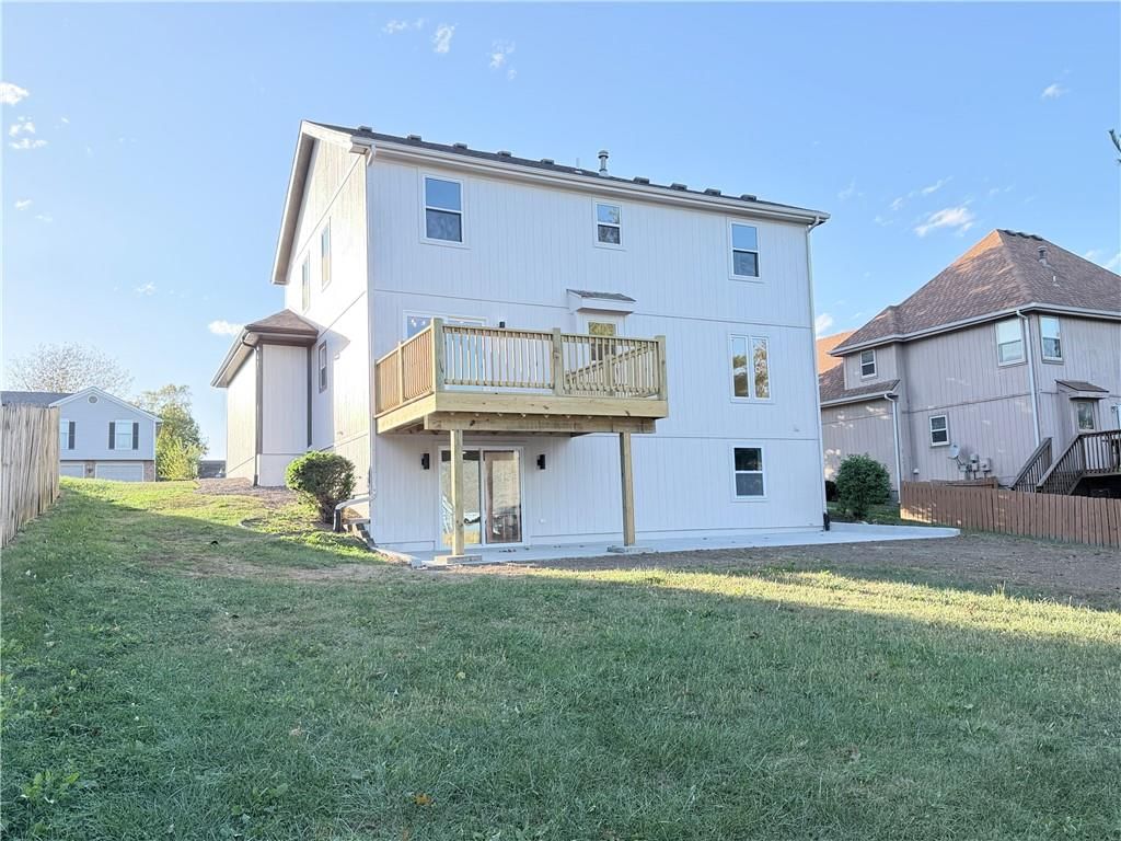 Photo 33 of 34 - 7115 N Corrington Avenue