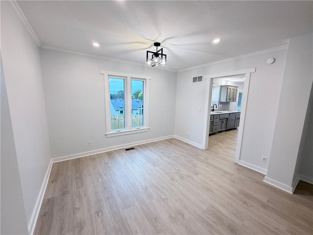 Photo 10 of 34 - 7115 N Corrington Avenue