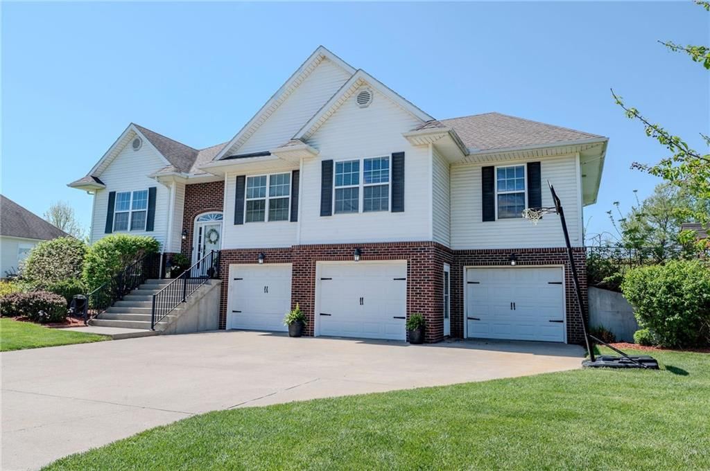 1613 Brookdale Drive — photo 2