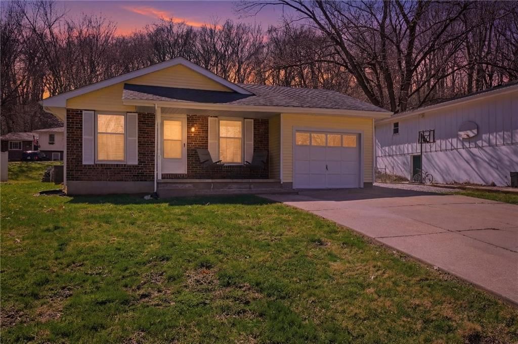 213 Thomas Street, Weston, MO