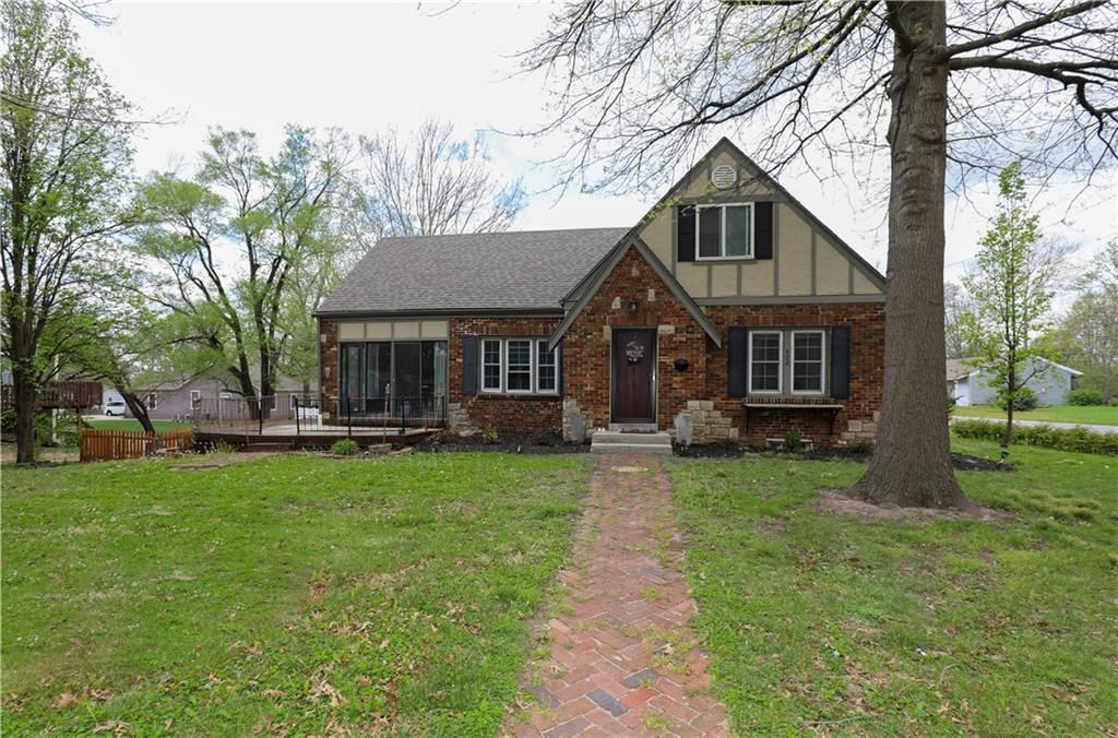402 S DOYLE Street, Louisburg, KS
