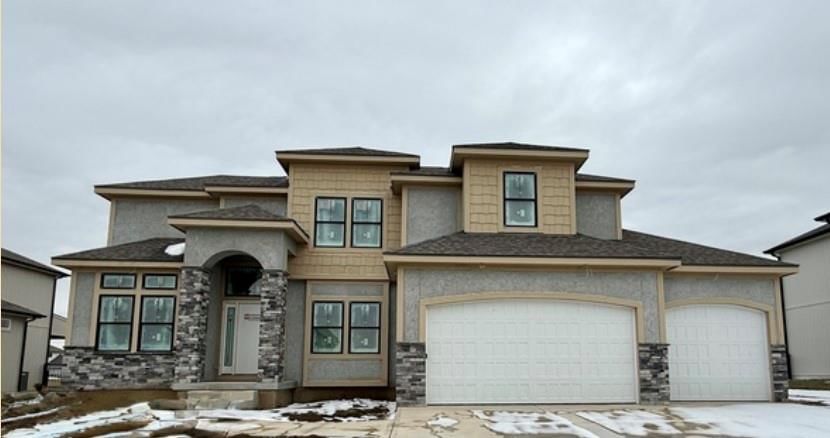 3133 SW Summit View Trail, Lee's Summit, MO