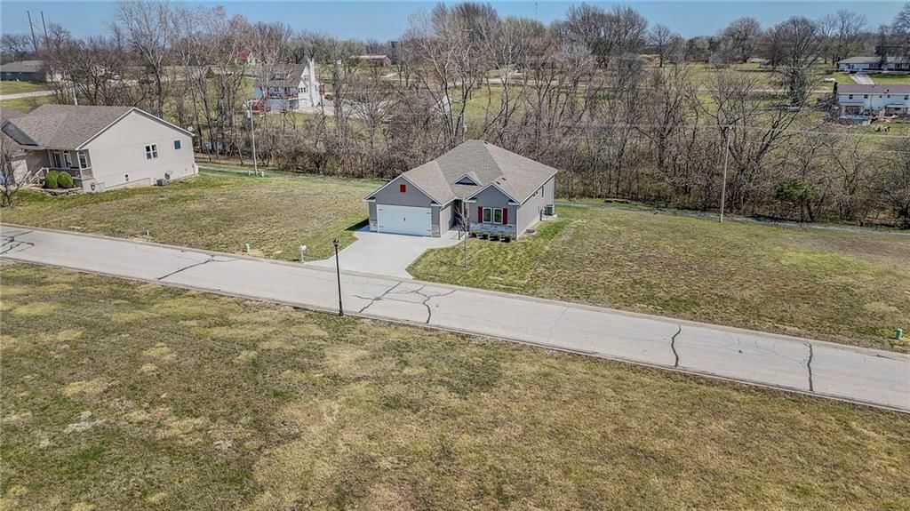 517 Village Lane — photo 44