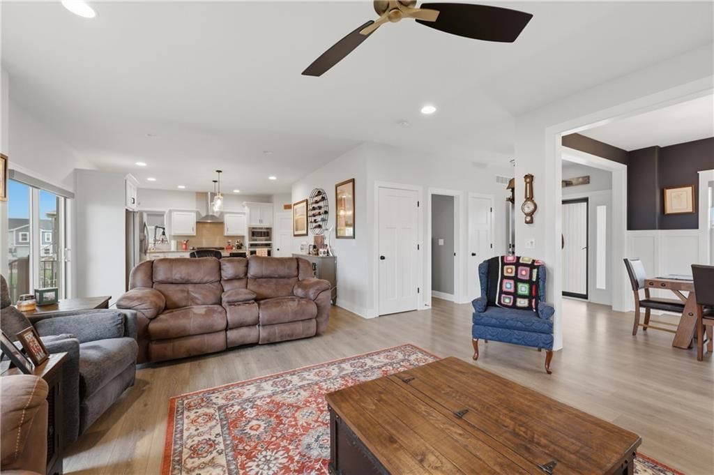 808 W Solomon Drive — photo 9