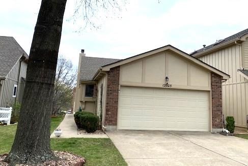 12025 Hemlock Street, Overland Park, KS