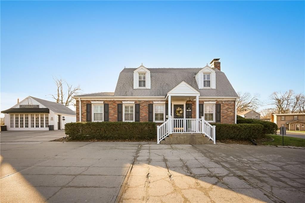 203 SW JEFFERSON Street, Lee's Summit, MO