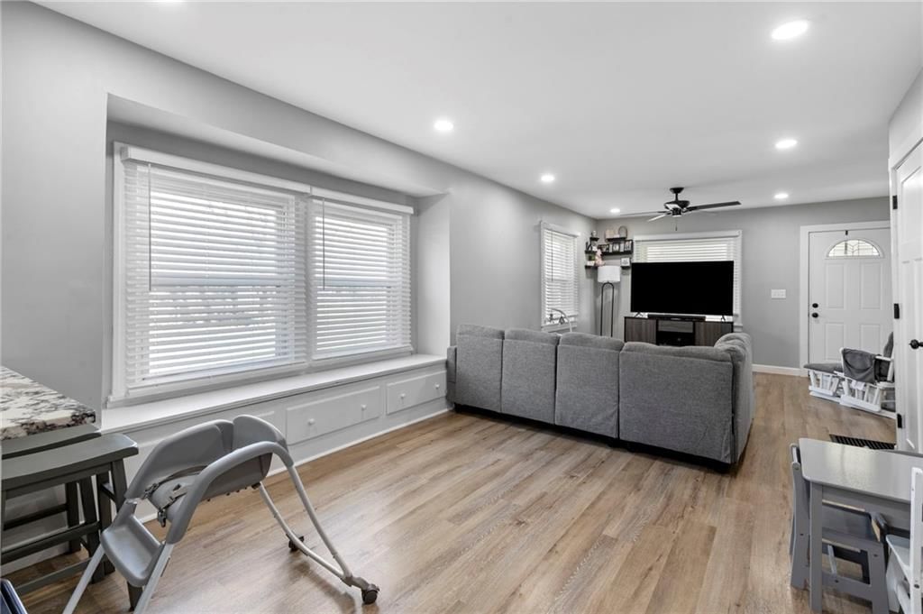 200 E Whittier Street — photo 8