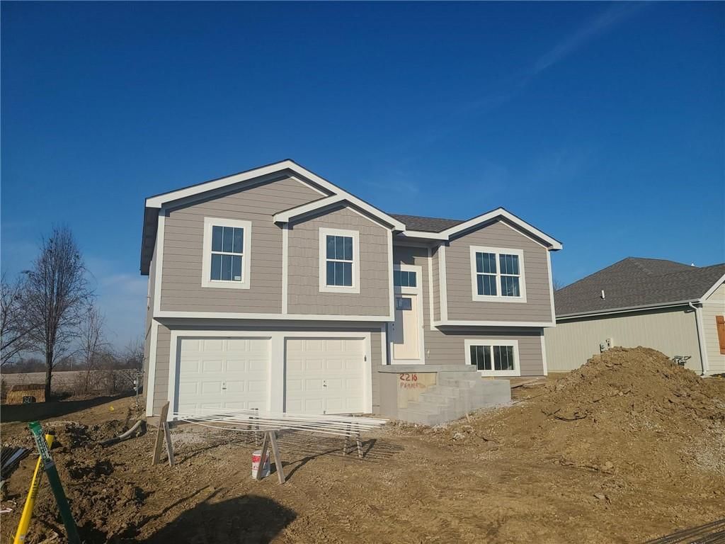 1913 Hawk View, Harrisonville, MO