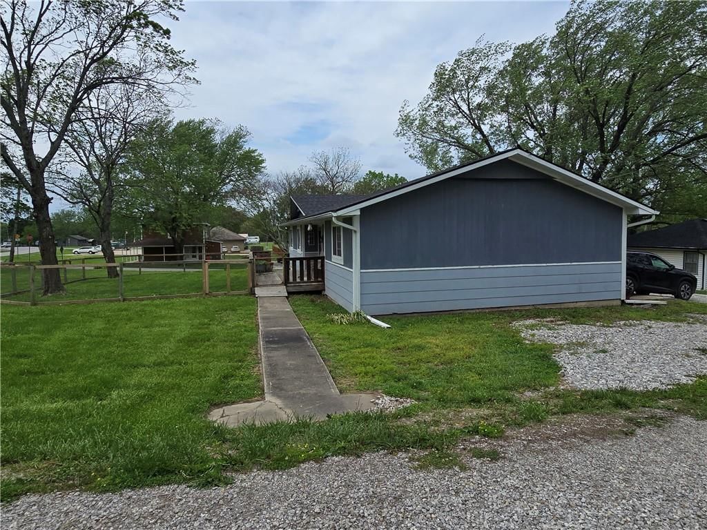 302 N Dement Street — photo 3