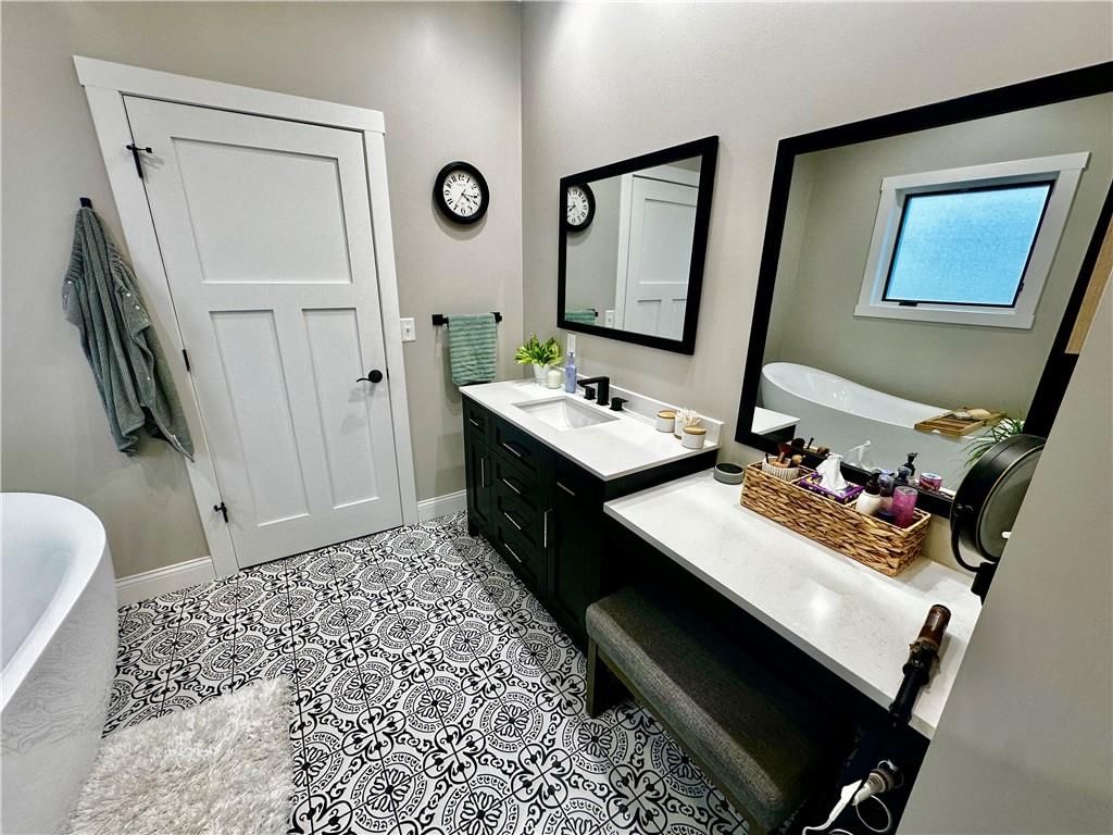 186 N Sunset Drive — photo 37