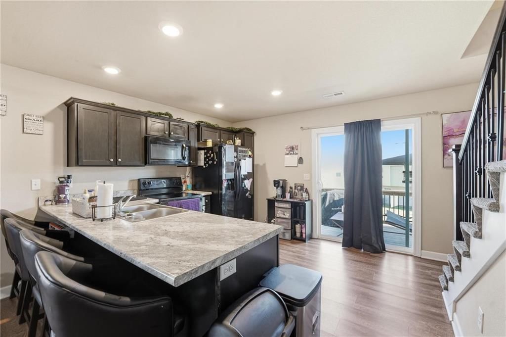 Photo 6 of 25 - 815 Raven Court