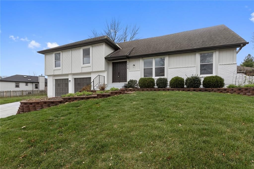 3910 SW Linden Lane, Lee's Summit, MO