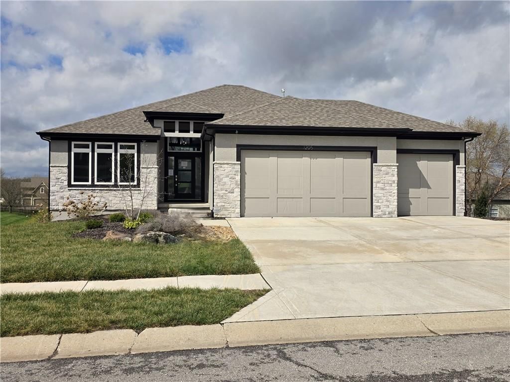 1205 Hampton Drive, Raymore, MO