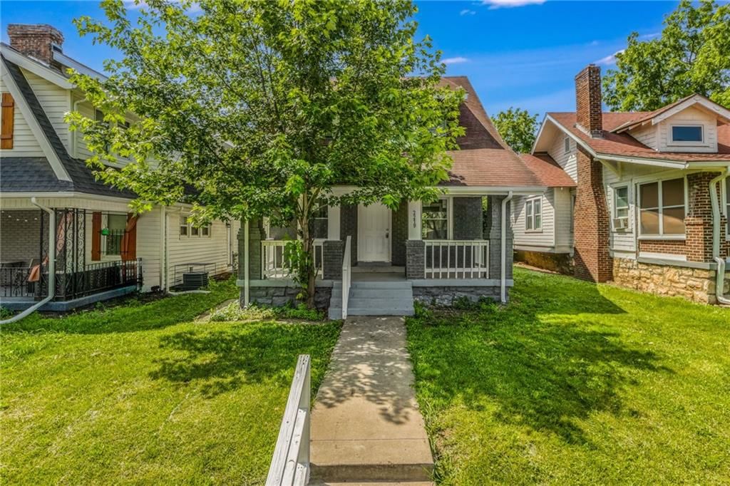 2219 E Meyer Boulevard — photo 1